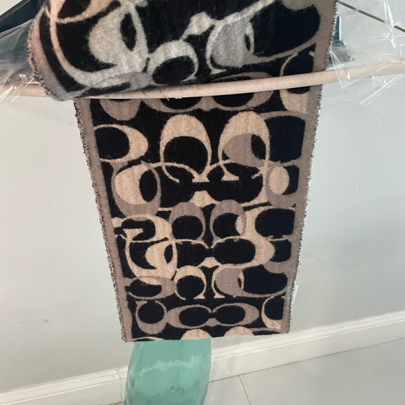 Coach Scarf Wool - Picture 3 of 6